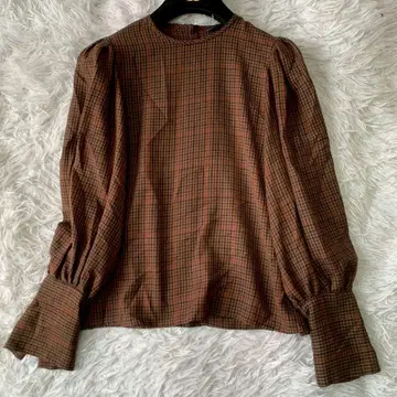 마르티니크 체크 퍼프 슬리브 블라우스