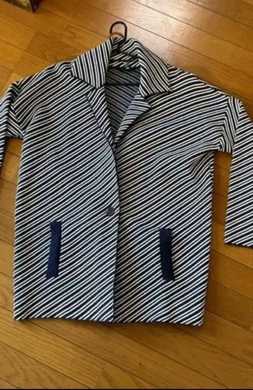 베네통 스트라이프 니트 자켓