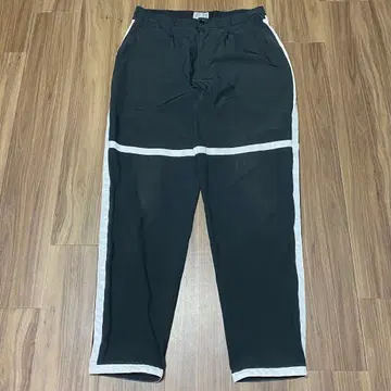 사이드 스트라이프 블랙 캐주얼 팬츠