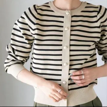 새상품급 나노 유니버스 보더 니트 가디건 펄 크림색 x 블랙 F