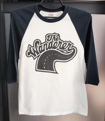 The Wanderer 래글런 슬리브 T셔츠