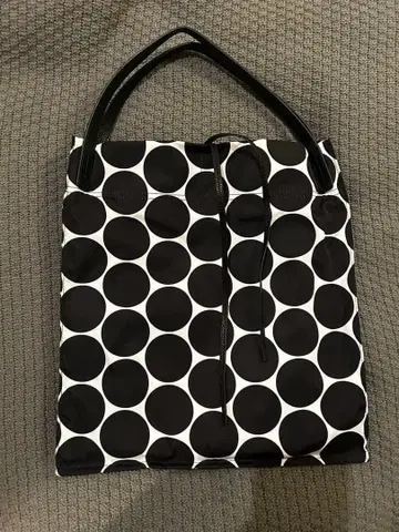 화이트 블랙 도트 무늬 토트백