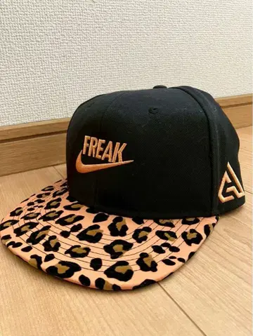 Nike FREAK 레오파드 무늬 캡