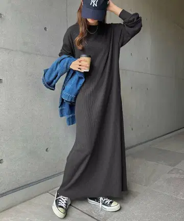 [ 미개봉 새상품 ] andme 셀프컷 리브 썸홀 긴팔 롱 원피스