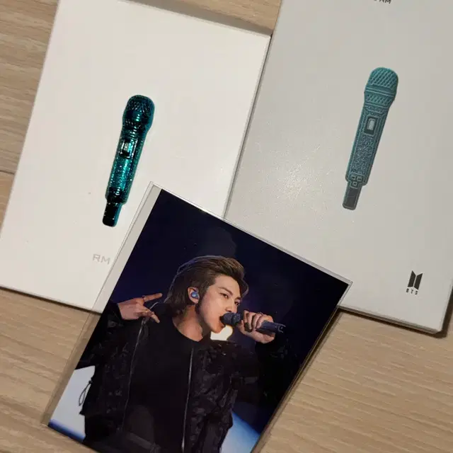 방탄 RM 마이크 뱃지