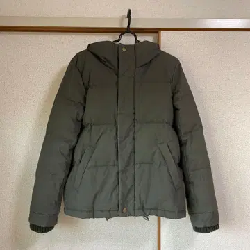 카키 다운 자켓 후드 부착