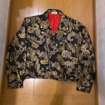 골드 페이즐리 와 플라워 무늬 의 크레이지 한 더블 라이더스