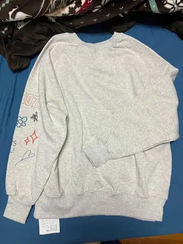 클래식 엘프 자수 맨투맨