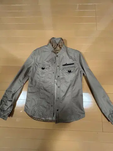 그레이 버튼업 셔츠 스탠드 카라