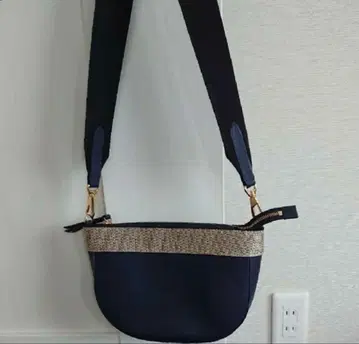 비올라 도로 네이비 숄더백