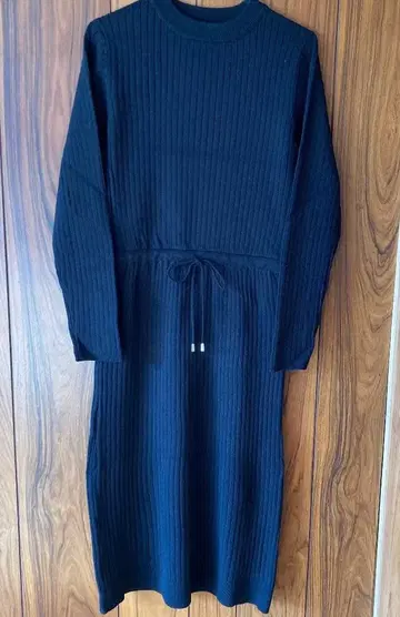 블랙 리브 긴팔 니트 원피스