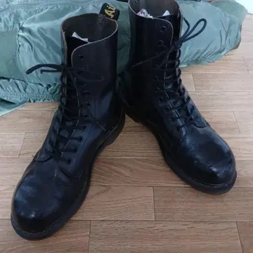 닥터마틴 영국제 스틸토 10홀