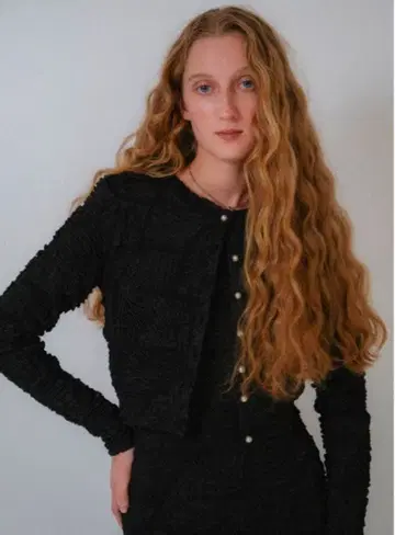 허니미허니 펄 버튼 자카드 숏 기장 가디건 블랙