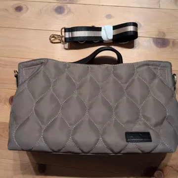 새상품급 LIZDAYS 퀼팅 숄더백