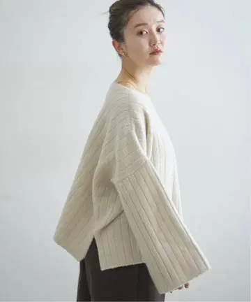 아이보리 리브 니트 스웨터