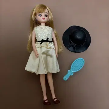 리카짱 캐슬 의류, 모자, 신발, 빗 세트 인형
