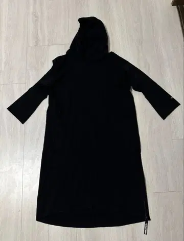 MILK FED. 밀크페도 후드 부착 롱 원피스 블랙