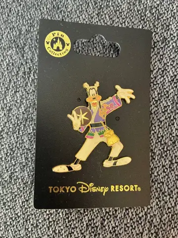 디즈니 구피 테이블 이즈 웨이팅 핀 배지 일본 의류