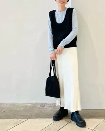 BEAUTY&YOUTH 라메 니트 라운드넥 슬리브리스 베스트