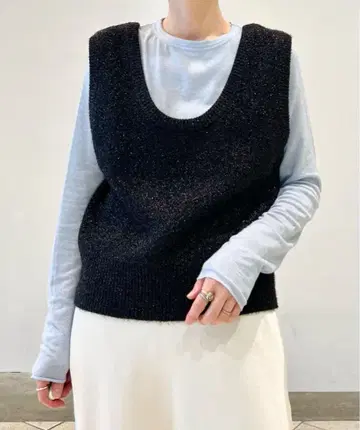 BEAUTY&YOUTH 라메 니트 라운드넥 슬리브리스 베스트