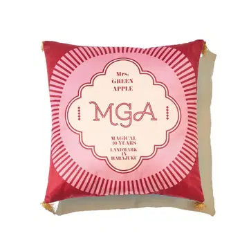 미개봉 새상품 미세스 LANDMARK IN HARAJUKU 쿠션