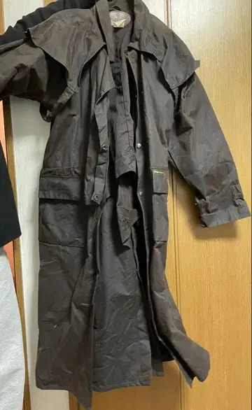 BUSH TRADER 브라운 트렌치코트