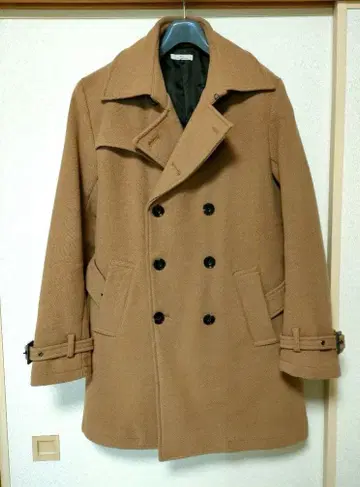 베이지 더블 브레스트 트렌치코트