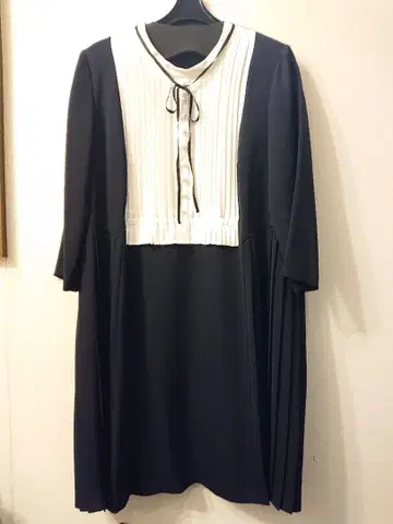 로즈 티아라 46 7부 소매 원피스 네이비 컬러