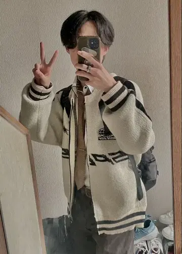 아이보리 집업 니트 M 사이즈