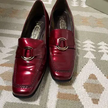 YOSHINOYA HV 레드 로퍼 펌프스