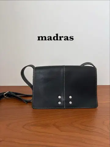 새상품급 마드라스 madras 가죽 숄더백 블랙 블랙