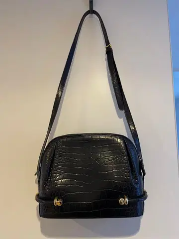 BALLY 크로커다일풍 블랙 숄더백