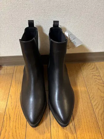 INDIVI [ 인조 가죽 ] 샤프 사이드 고어 부츠 블랙