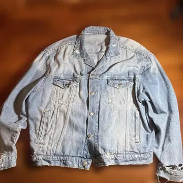 데미지 가공 라이트 블루 데님 자켓