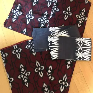 앤티크 순수 실크 코몬 다크 레드에 화이트 x 블랙 고딕 크로스