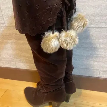 LIZLISA 롱 부츠 폼폼