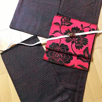 빈티지 순수 실크 코몬, 체크 무늬 바탕의 블랙에 빨간색 비샤몬 패턴