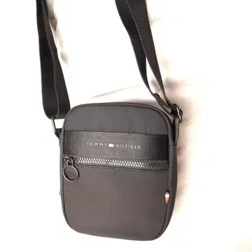 TOMMY HILFIGER 블랙 숄더백