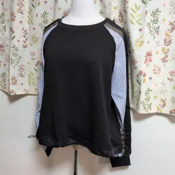 kaya의 래글런 슬리브 트레이닝복 블랙과 파랑 스트라이프