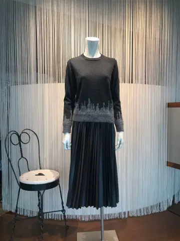 iCB 모 100% 라운드넥 그레이 자수 니트 사이즈 9 M