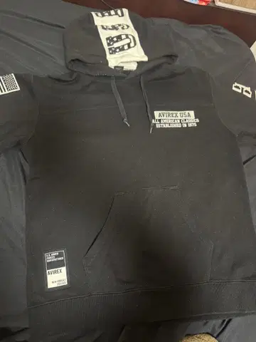 AVIREX 후드 부착 후드티 블랙