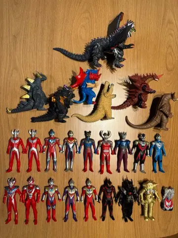 울트라맨 피규어 세트 24체