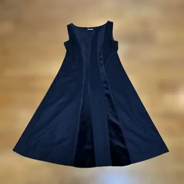 시빌라 블랙 벨벳 원피스 블랙 새상품급