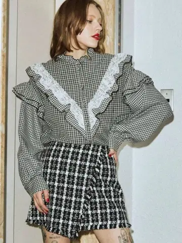 [ 새상품급 ] jouetie 프릴 레이스 셔츠 블랙 M 사이즈