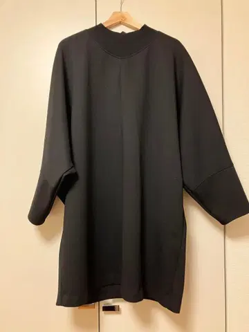 ADORE 블랙 하이넥 튜닉