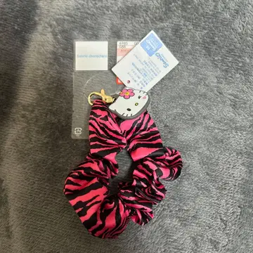 헬로키티 제브라 패턴 스크런치