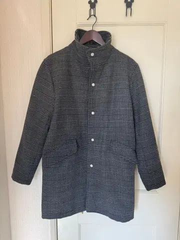 [ 컨디션 최상 ] 체스터 코트 M 사이즈 시착만 한 상품