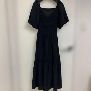 오프숄더 블랙 맥시 드레스