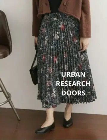 [ 새상품급 ] 어반 리서치 도어스 꽃무늬 플리츠 롱 스커트