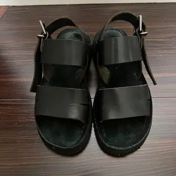 블랙 가죽 샌들